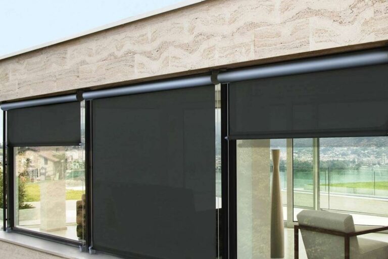 Le tende da sole verticali: eleganza e privacy per ogni spazio esterno